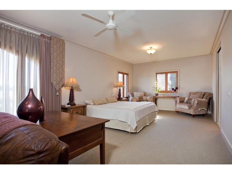 4A Isabella Grove, Strathdale VIC 3550