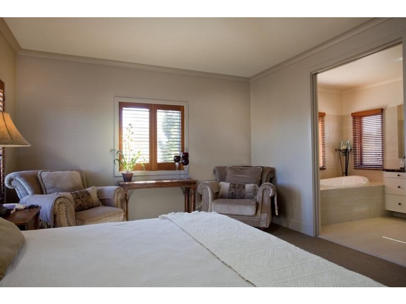 4A Isabella Grove, Strathdale VIC 3550