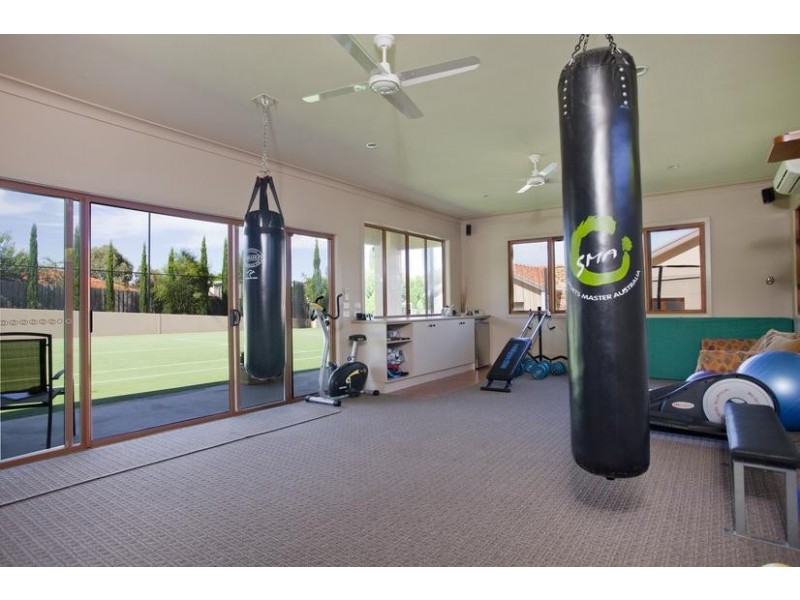 4A Isabella Grove, Strathdale VIC 3550