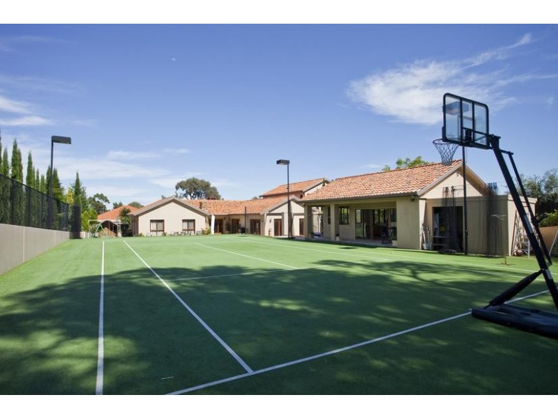 4A Isabella Grove, Strathdale VIC 3550