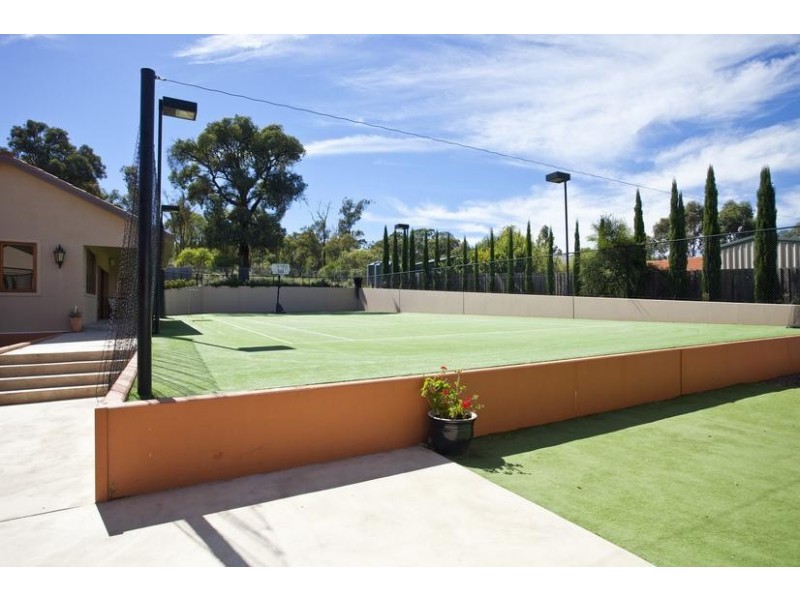 4A Isabella Grove, Strathdale VIC 3550