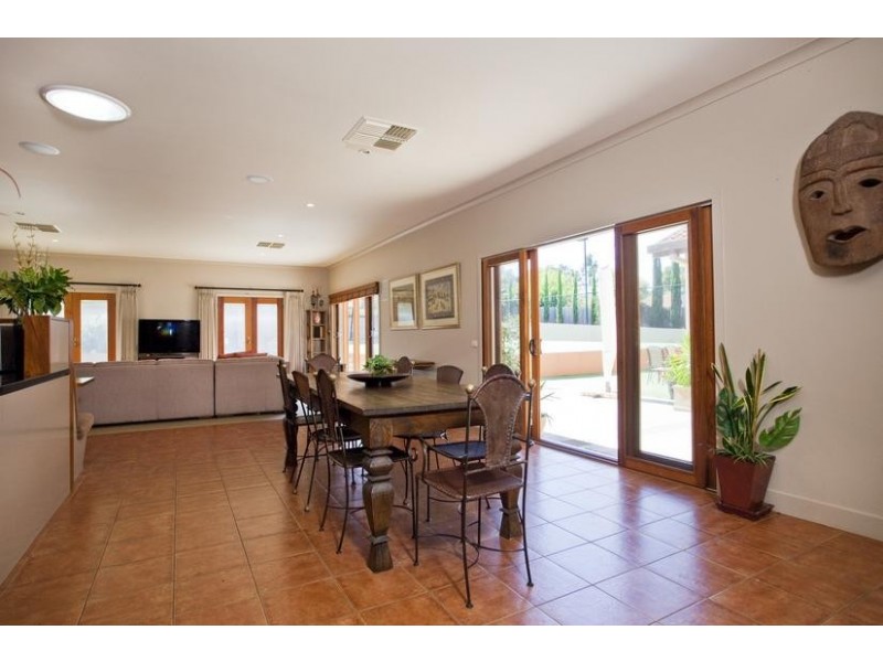 4A Isabella Grove, Strathdale VIC 3550