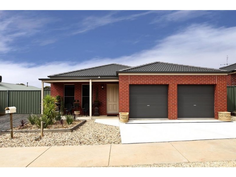 19 St George Park Drive, Kangaroo Flat VIC 3555
