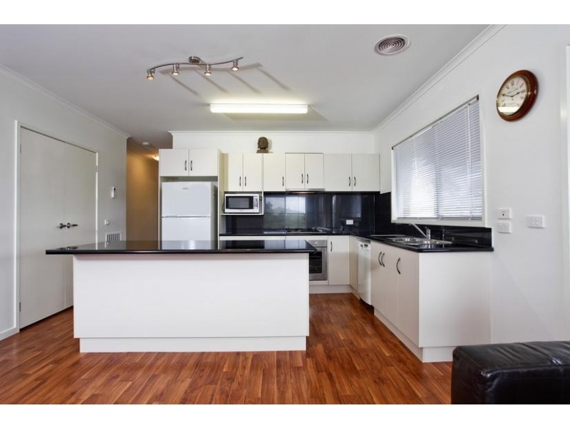19 St George Park Drive, Kangaroo Flat VIC 3555