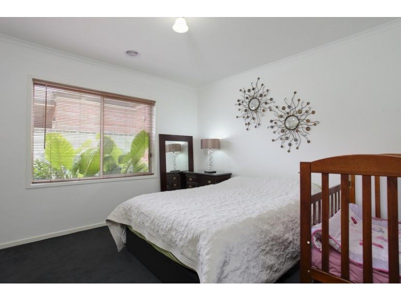 19 St George Park Drive, Kangaroo Flat VIC 3555