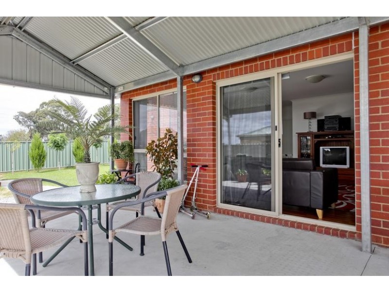 19 St George Park Drive, Kangaroo Flat VIC 3555
