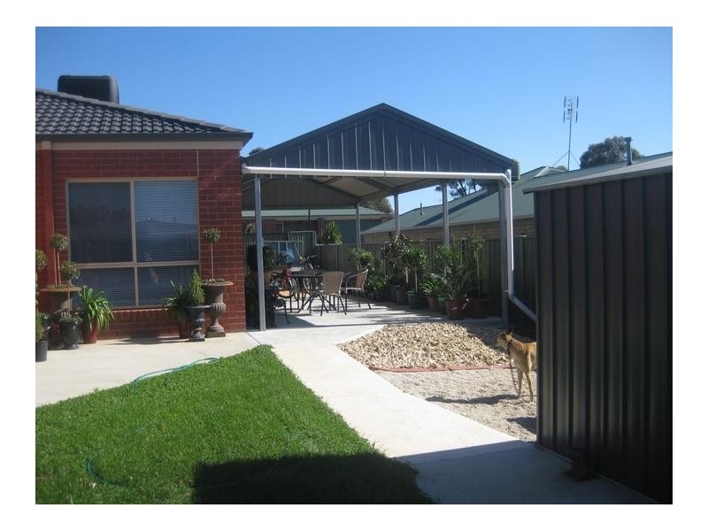 19 St George Park Drive, Kangaroo Flat VIC 3555