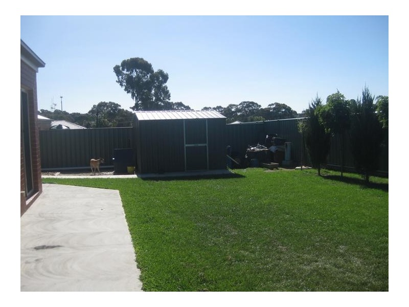 19 St George Park Drive, Kangaroo Flat VIC 3555
