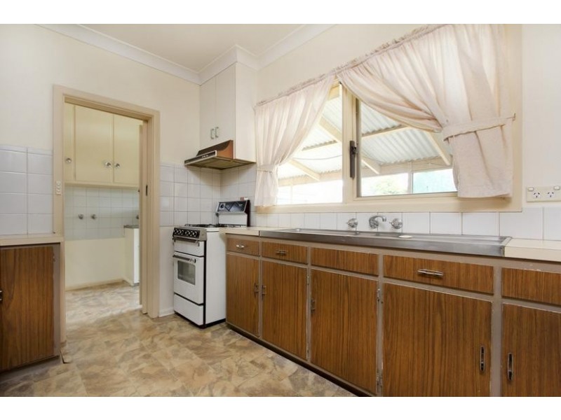 8 Wallan Street, California Gully VIC 3556