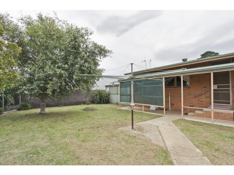 8 Wallan Street, California Gully VIC 3556