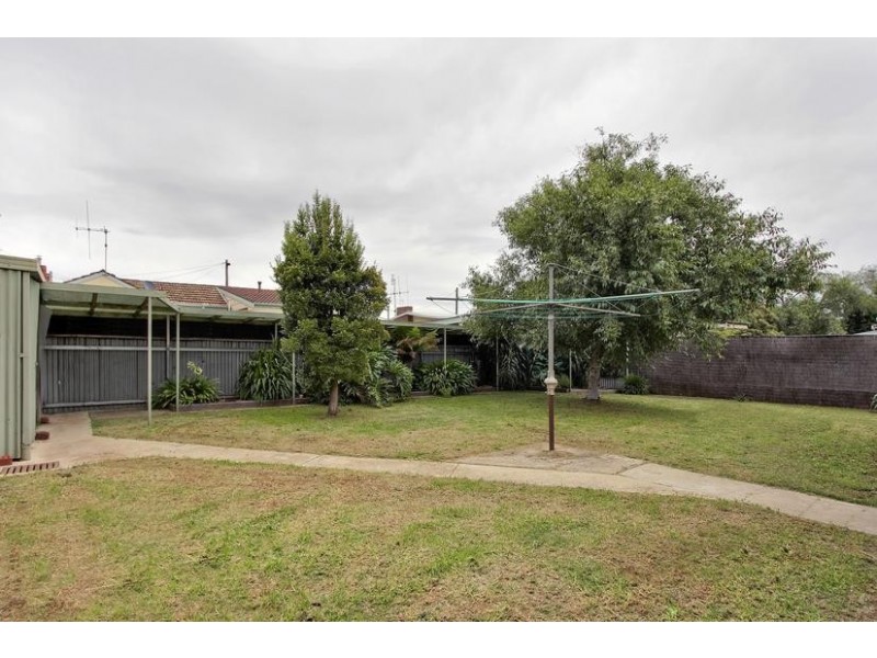 8 Wallan Street, California Gully VIC 3556