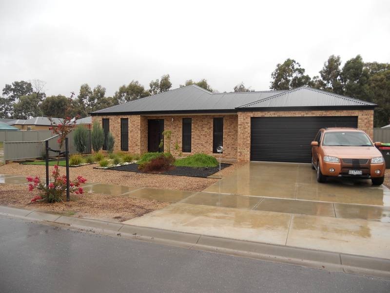 16 Symbester Crescent, Eaglehawk VIC 3556