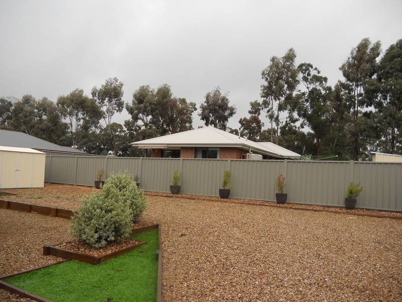 16 Symbester Crescent, Eaglehawk VIC 3556