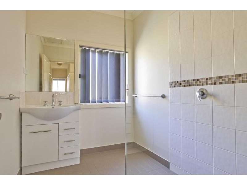 24 Ewing Avenue, Flora Hill VIC 3550