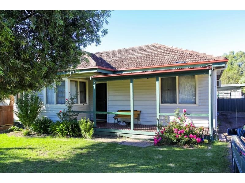 8 Koomba Street, White Hills VIC 3550