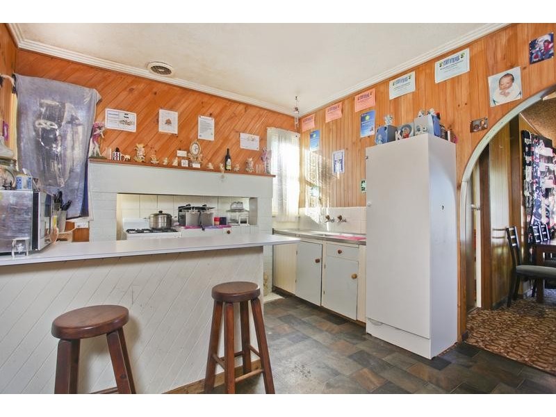 8 Koomba Street, White Hills VIC 3550