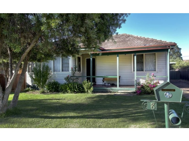 8 Koomba Street, White Hills VIC 3550