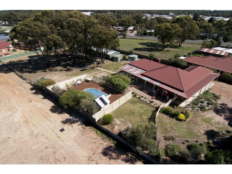 14 Muriel Street, Kangaroo Flat VIC 3555