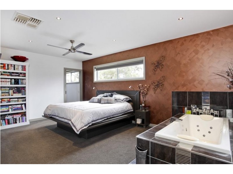 40 Bowles Road, Epsom VIC 3551