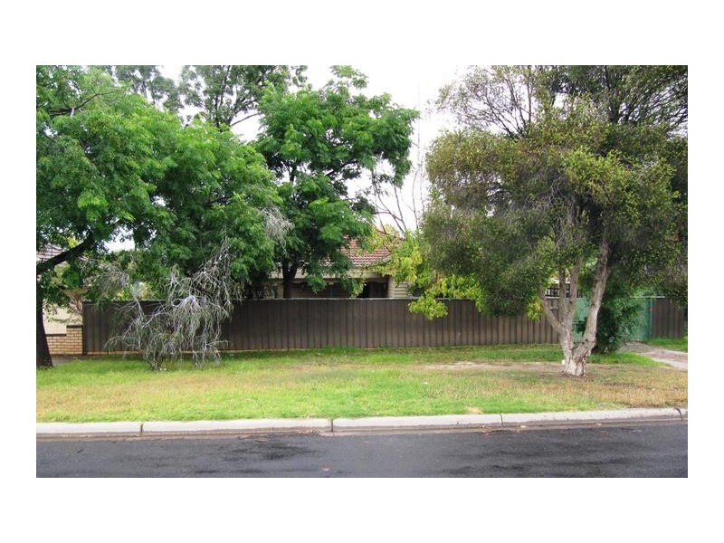 13 & 13A Thorpe Street, Eaglehawk VIC 3556