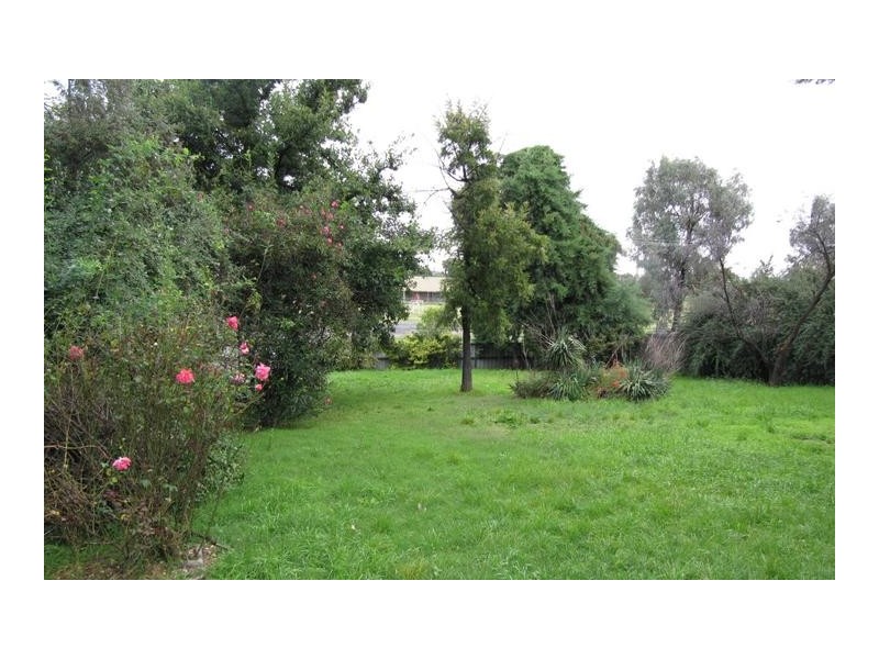 13 & 13A Thorpe Street, Eaglehawk VIC 3556