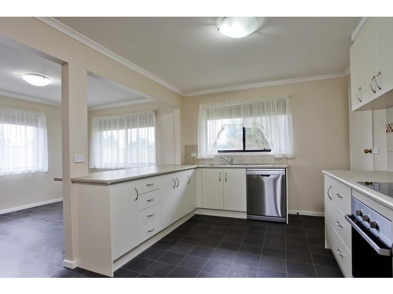 33 Helm Street, Kangaroo Flat VIC 3555