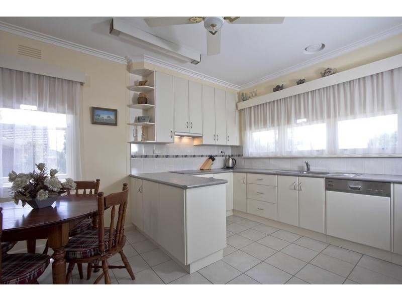 8 Beischer Street, Strathdale VIC 3550