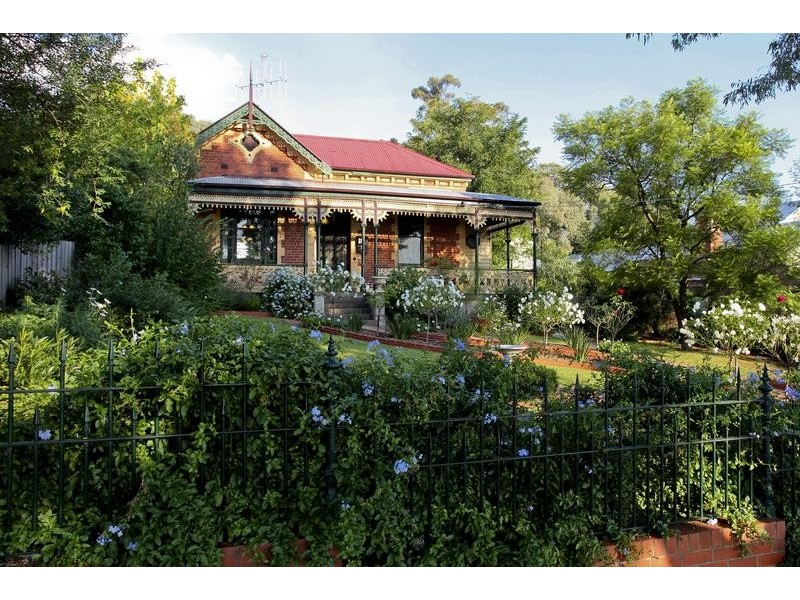 11 Hamlet Street, Quarry Hill VIC 3550