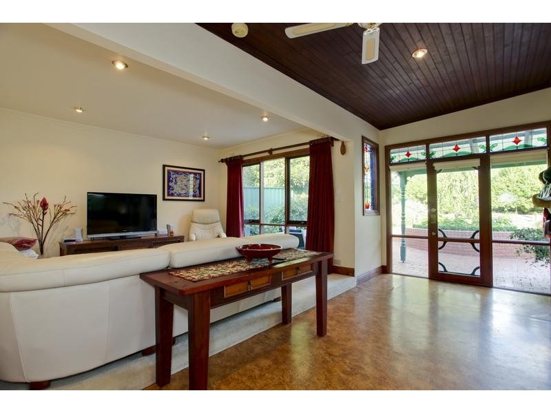 11 Hamlet Street, Quarry Hill VIC 3550