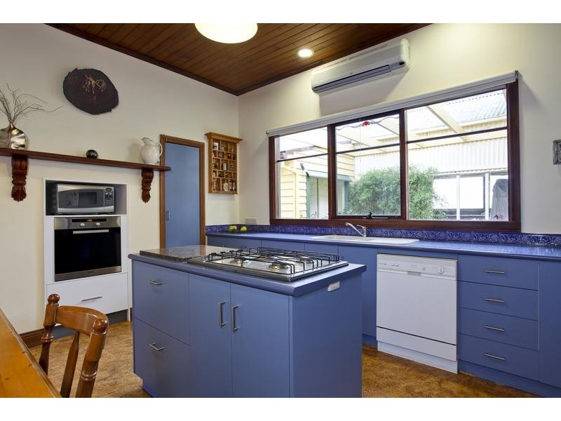 11 Hamlet Street, Quarry Hill VIC 3550