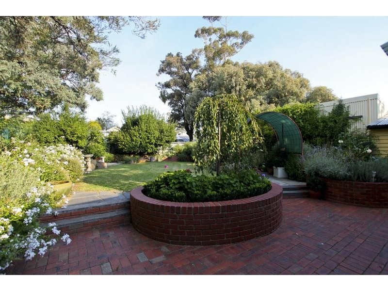 11 Hamlet Street, Quarry Hill VIC 3550