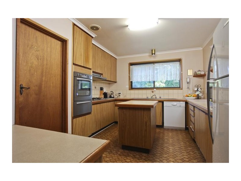 12 Maxwell Crescent, Strathdale VIC 3550