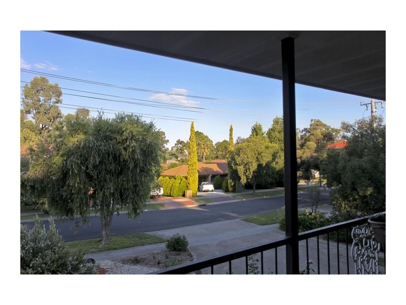 12 Maxwell Crescent, Strathdale VIC 3550