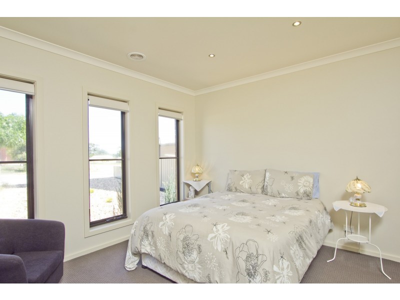 20 Sandhurst Drive, Eaglehawk VIC 3556