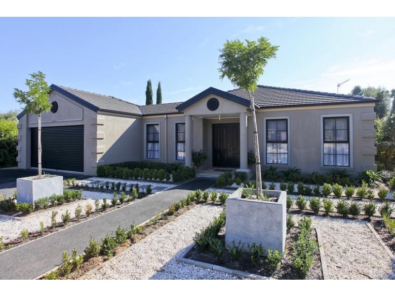 4 Golden Glade, Strathdale VIC 3550