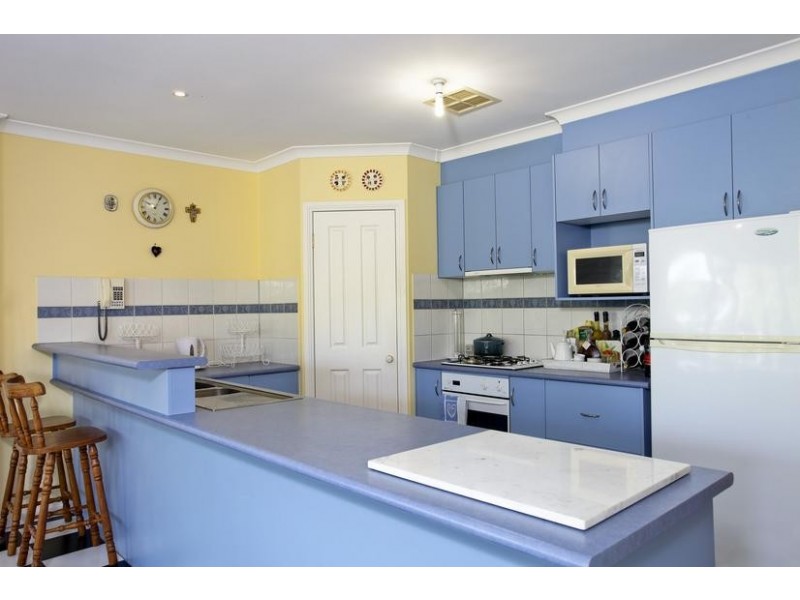 4 Golden Glade, Strathdale VIC 3550