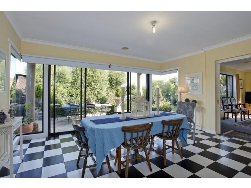 4 Golden Glade, Strathdale VIC 3550