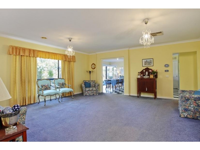 4 Golden Glade, Strathdale VIC 3550