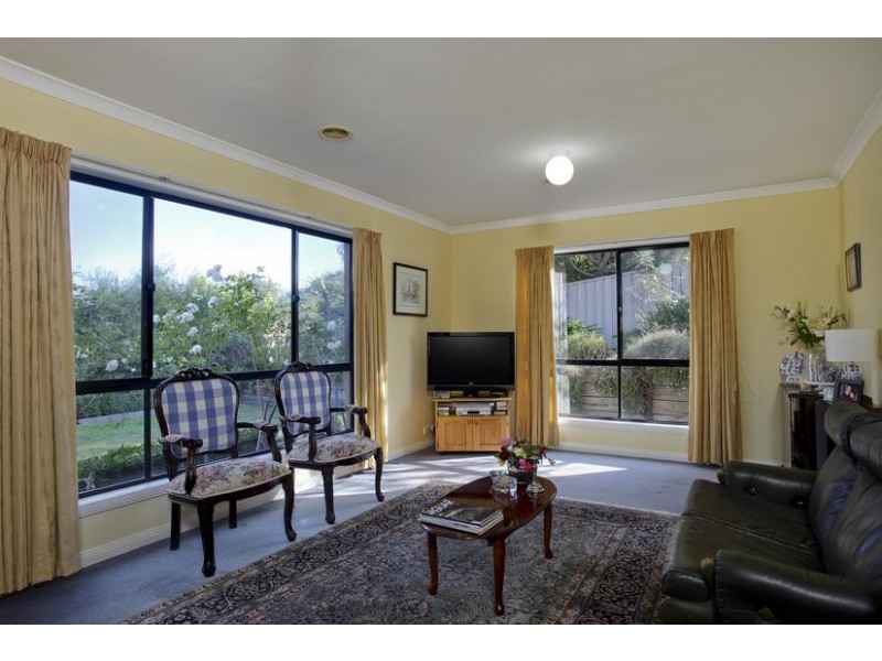4 Golden Glade, Strathdale VIC 3550