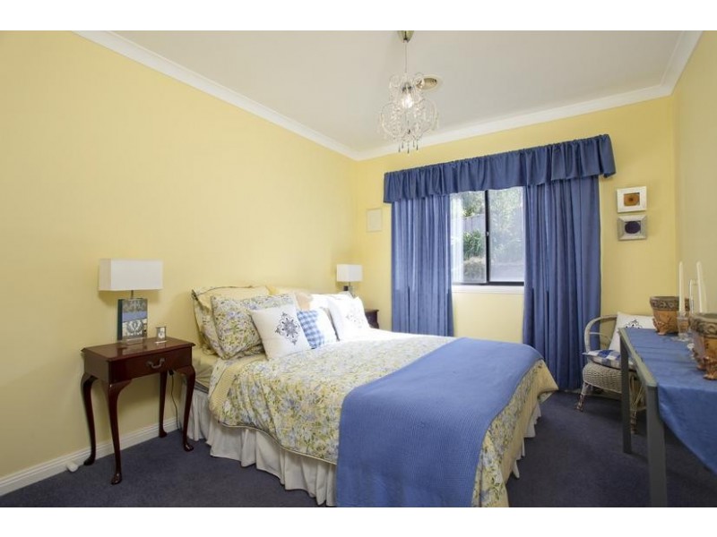 4 Golden Glade, Strathdale VIC 3550
