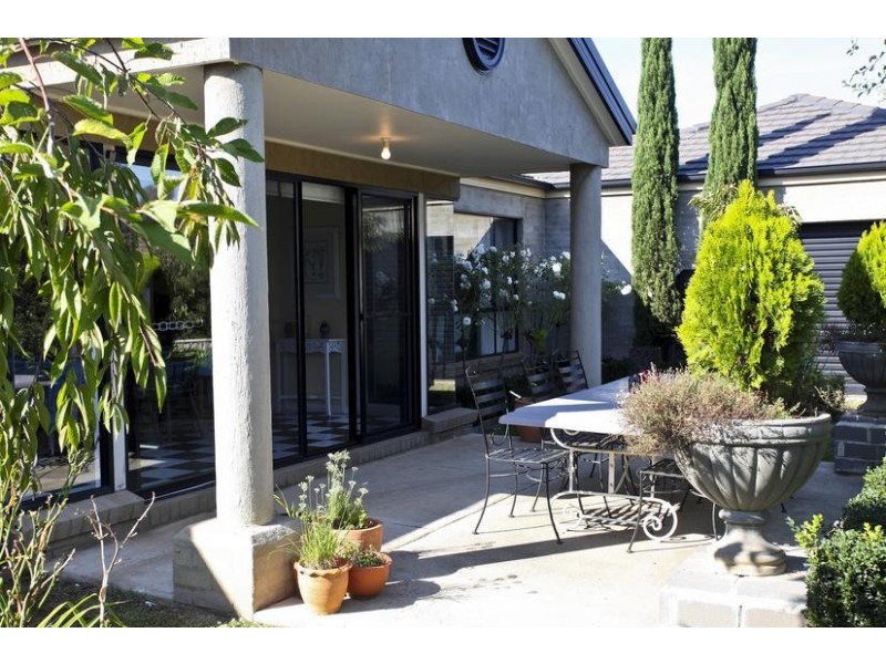 4 Golden Glade, Strathdale VIC 3550