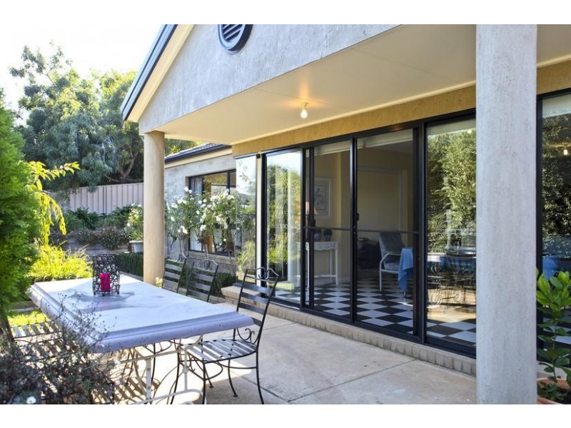 4 Golden Glade, Strathdale VIC 3550