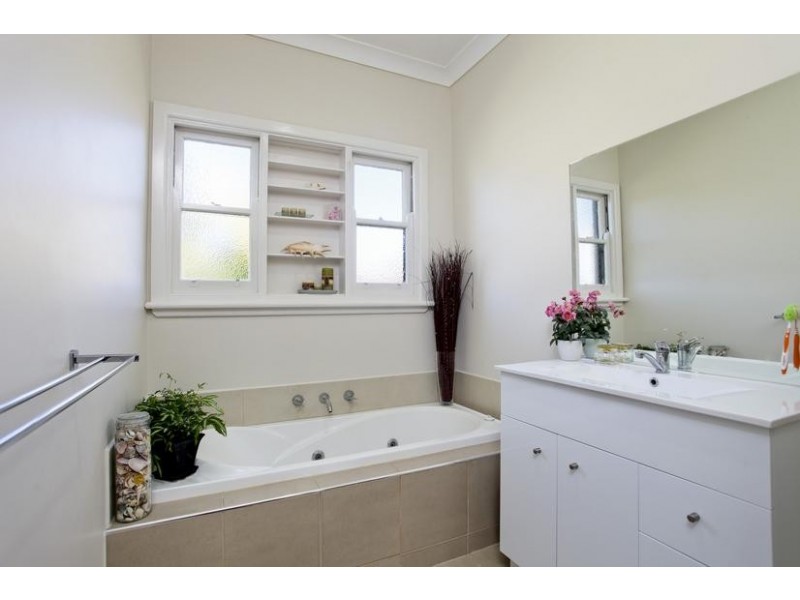 2 Bendigo Crescent, Flora Hill VIC 3550