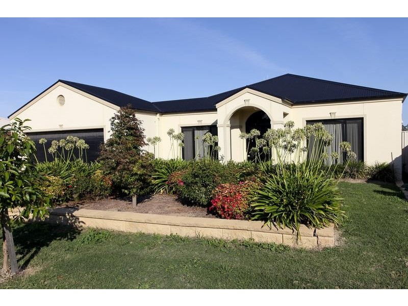 12 Julian Court, Epsom VIC 3551