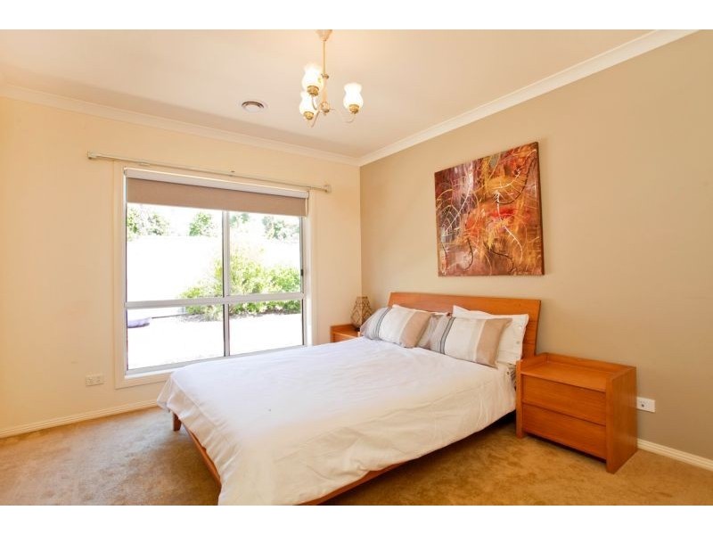 5 Tatiana Close, Kennington VIC 3550