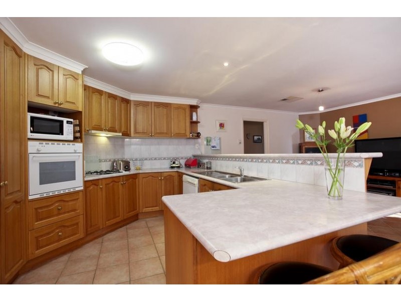 16 Tomkinson Drive, Golden Square VIC 3555