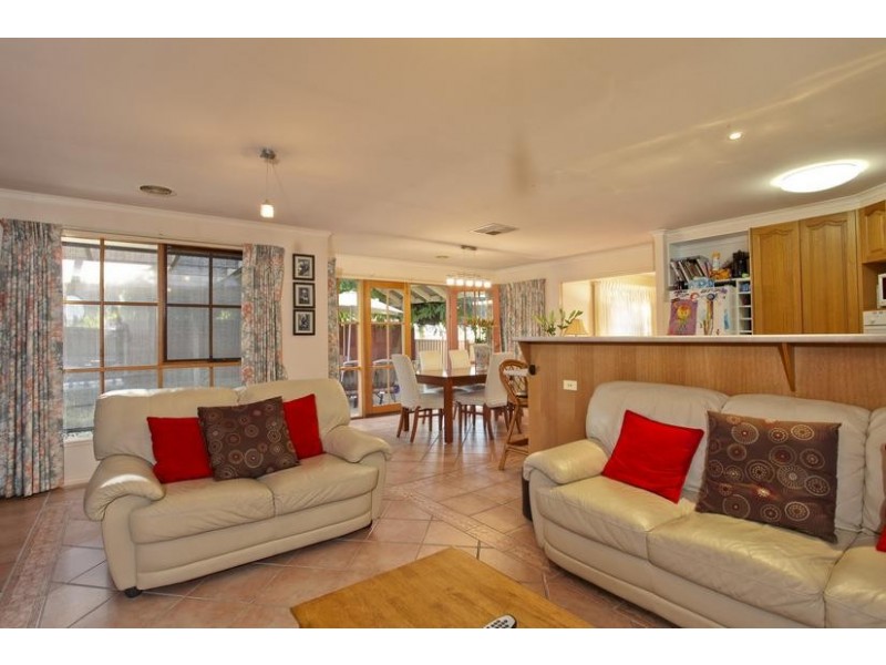 16 Tomkinson Drive, Golden Square VIC 3555