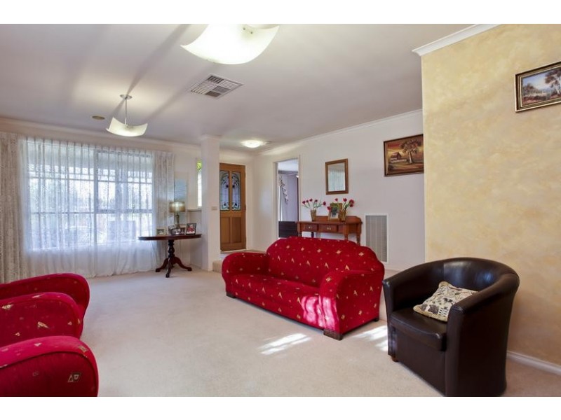 16 Tomkinson Drive, Golden Square VIC 3555