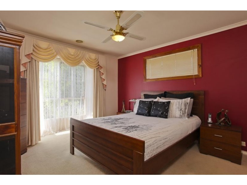 16 Tomkinson Drive, Golden Square VIC 3555