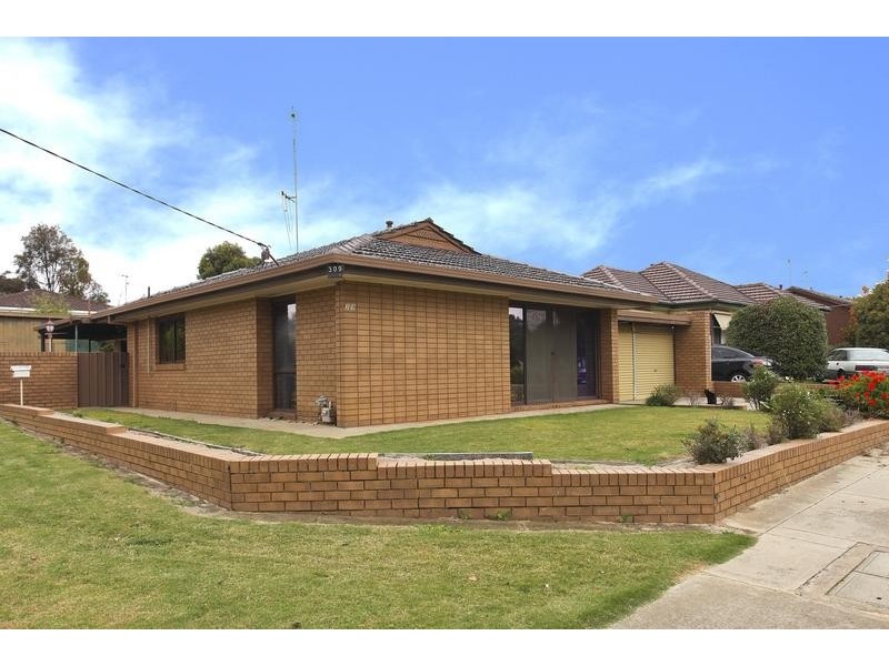 309 High Street, Kangaroo Flat VIC 3555